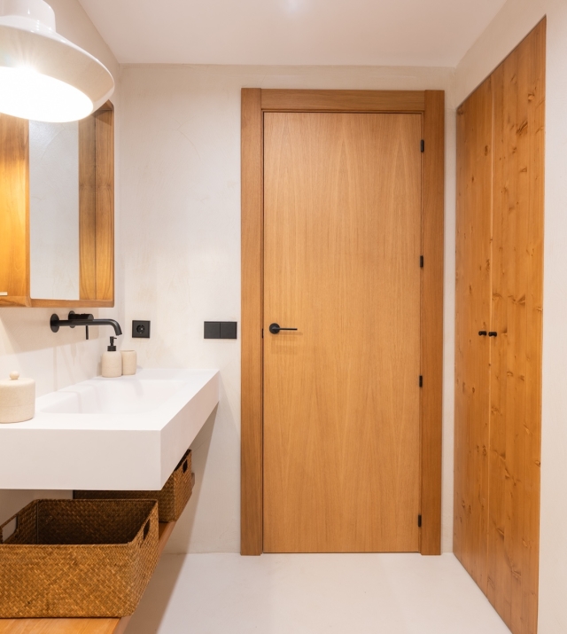 Resa Estates apartment for sale Botafoch Ibiza entrance door .jpg